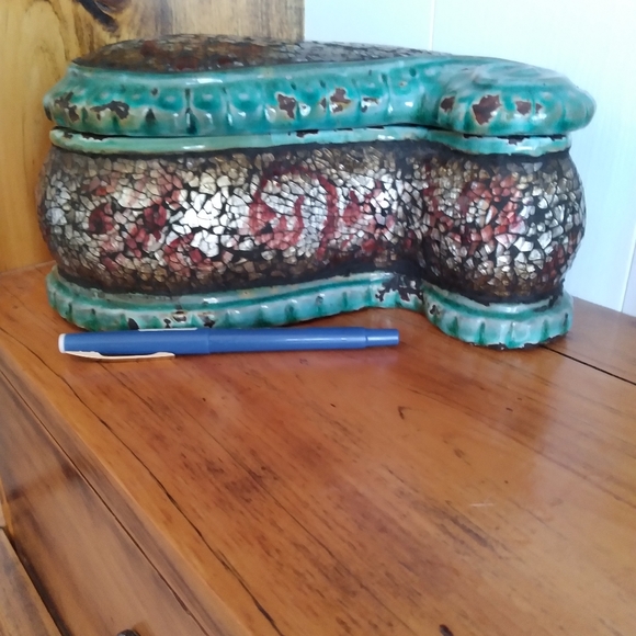 Decorative paisley shaped keepsake ceramic dish - Picture 13 of 13